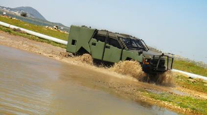 1, 2. �������� ������ FLEXFENCE,  Plasan Sasa Ltd FlexFence �� ���������� ������ Oshkosh Sandcat (M-LPV) � VAB &laquo;Ultima&raquo;.
